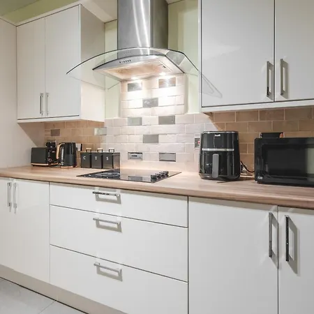 Modern & Spacious - Pool Table - Free Parking - Sleeps 10 Manchester Exterior photo