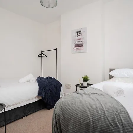 Modern & Spacious - Pool Table - Free Parking - Sleeps 10 Manchester Exterior photo
